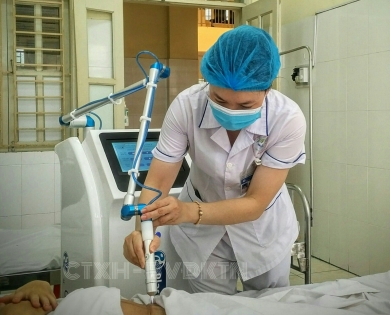 Khoa Phụ sản - Bệnh viện Đa khoa huyện Thủy Nguyên ứng dụng tia Plasma lạnh trong điều trị & chăm sóc cho bà mẹ & trẻ sau sinh, sau phẫu thuật 